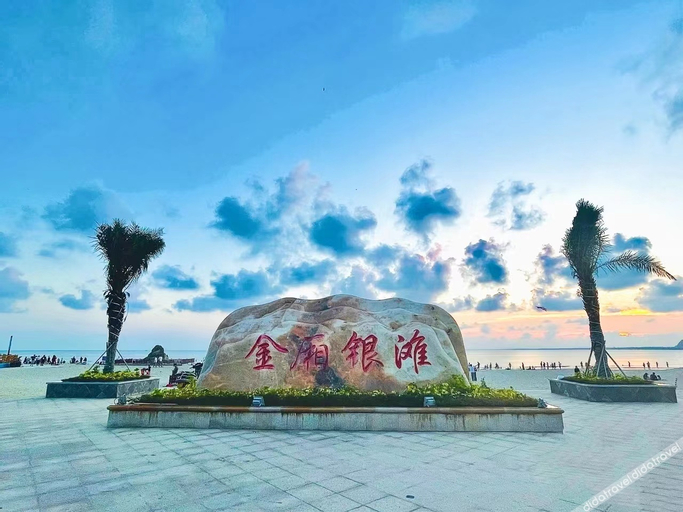 Exterior & Views 28