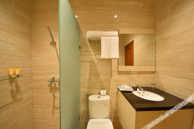 Bathroom 3, KHAS Ombilin Hotel, Sawahlunto