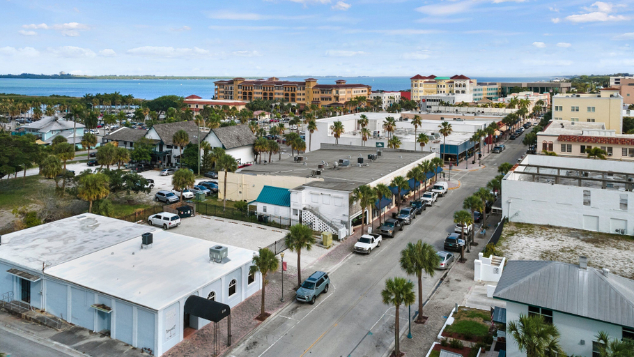 Others 5, The Old Apartment, Saint Lucie