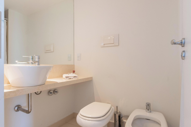Bathroom 2, MOT Azopardo 700, Distrito Federal
