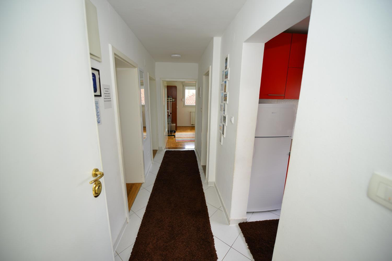 Others 5, Apartment Mirela, Istočno Sarajevo
