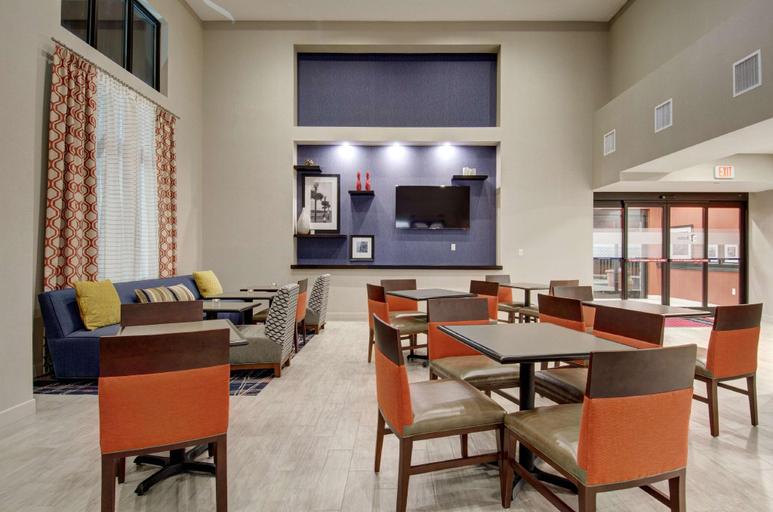 Food & Drinks 5, Hampton Inn & Suites Springfield Downtown, Hampden