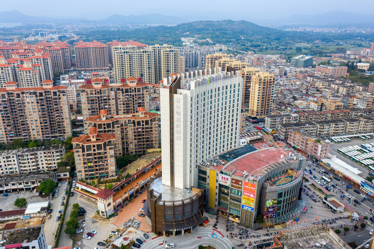 Exterior & Views 29
