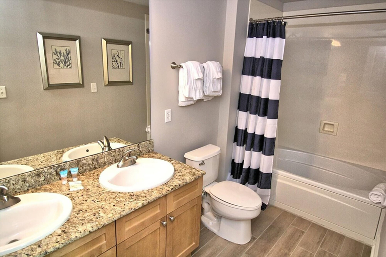 Bathroom 4, Aqua Resort 1111, Bay
