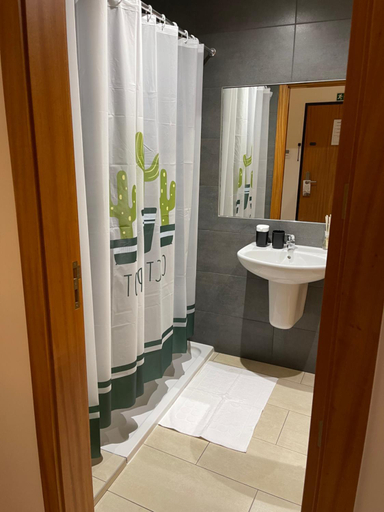 Bedroom 3, Esmeralda Holidays Apartments, Funchal