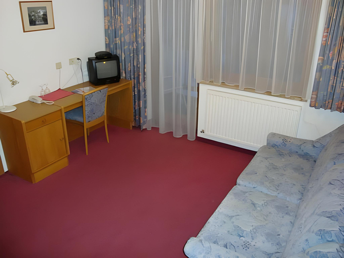 Bedroom 3, Hotel Barolina, Landeck