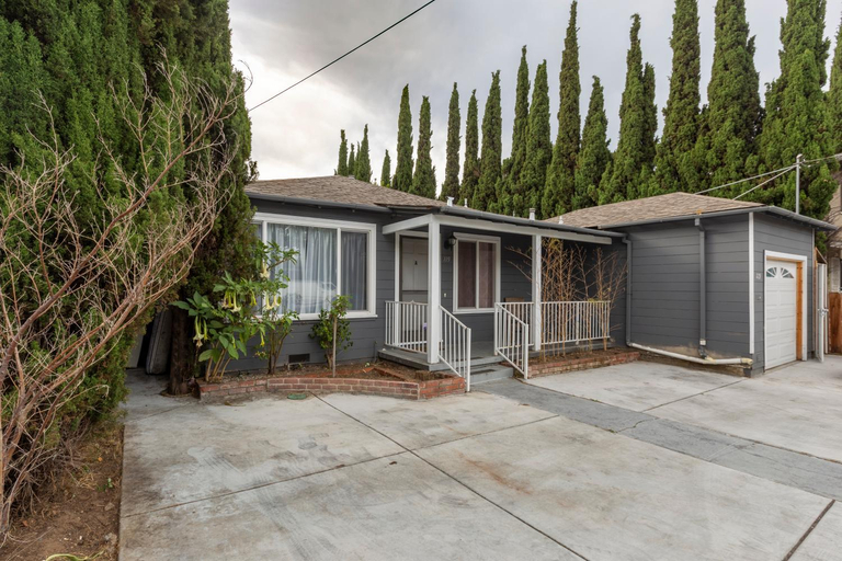 @ Marbella Lane 2BR House in Downtown Redwood City, San Mateo