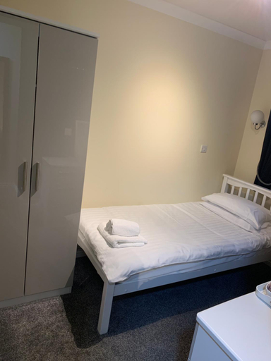 Bedroom 2, Lake Lounge Rooms, Rochdale