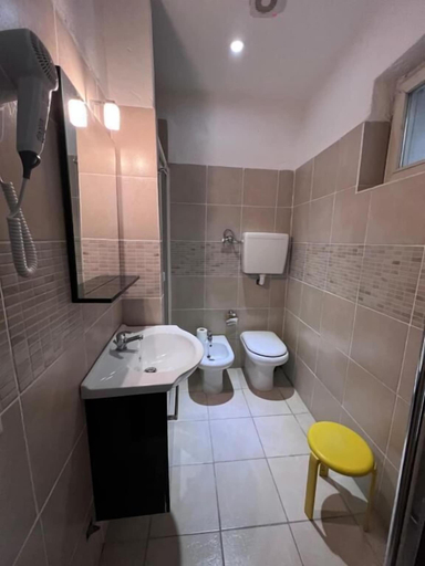 Bathroom 4, HOTEL BRENTA, Parma