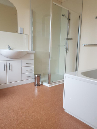 Bathroom 3, The Station Hotel, Highland