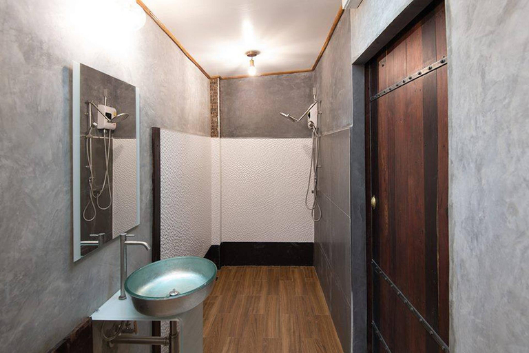 Bathroom 16