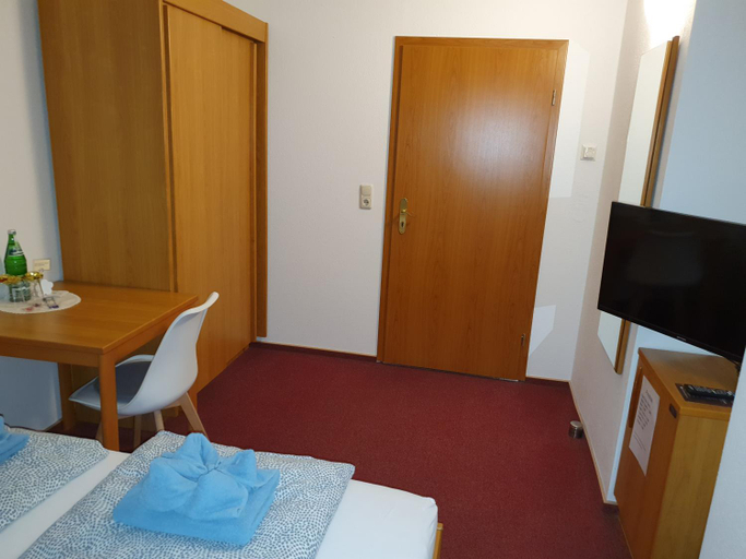 Bedroom 3, Mainstern Hotel, Schweinfurt