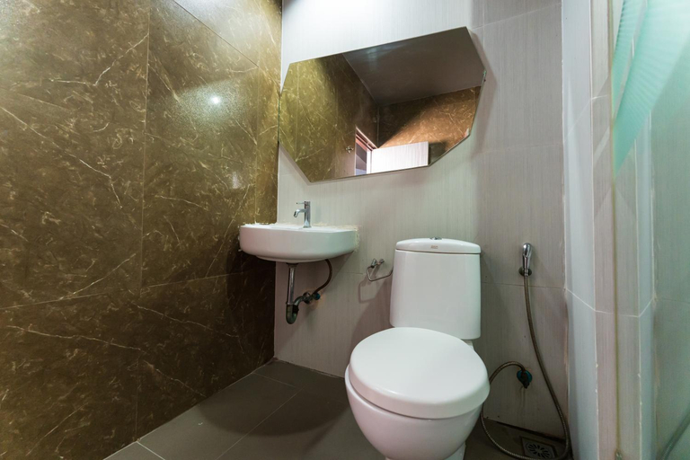 Bathroom 2, Royal Delight Hotel, Bangkok Noi