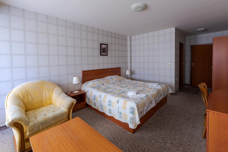 Bedroom 3, Семеен хотел Кристал, Smolyan