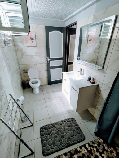 Bathroom 3, Dany Lodge - Spacieux T2 a 5 minutes de la plage en voiture, Rivière-Pilote