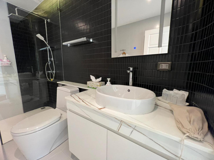 Bathroom 18