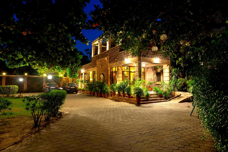 Exterior & Views