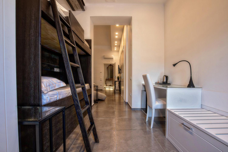 Others 4, Materia relais, Salerno