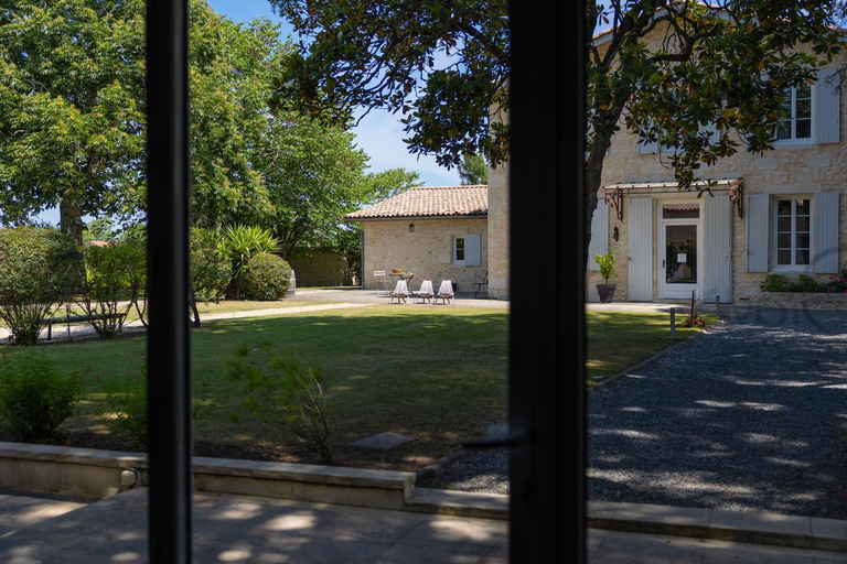 Public Area 1, Chateau La Graviere, Gironde