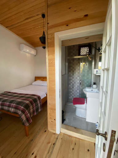 Bedroom 4, Geko Akbuk, Merkez