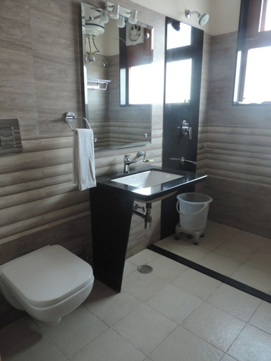 Bathroom 3, The Majestic Cedar, Solan