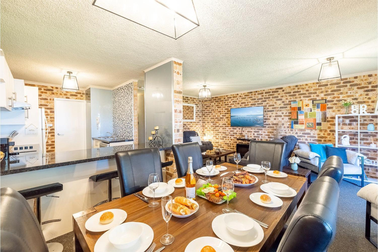 Food & Drinks, 3-Bedroom Apartment -Bay Parklands, Unit 27, Port Stephens