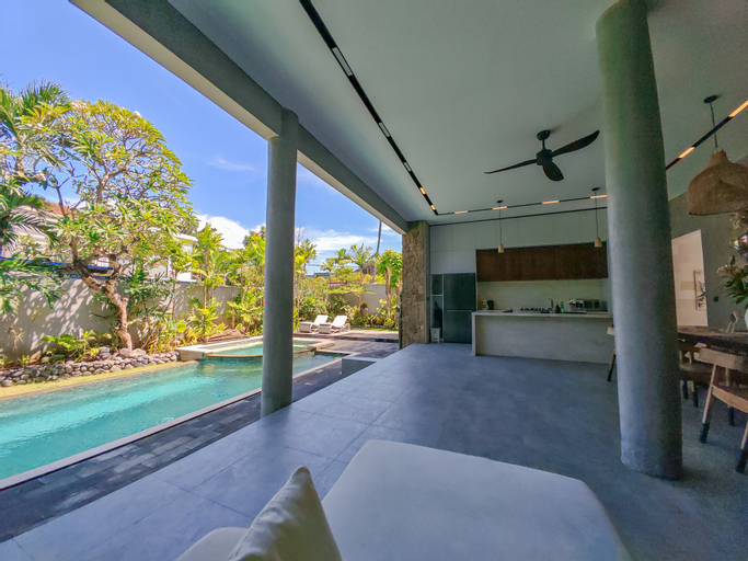 Swimming Pool 25