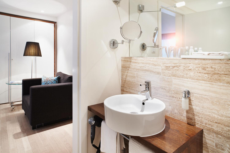 Bathroom 16