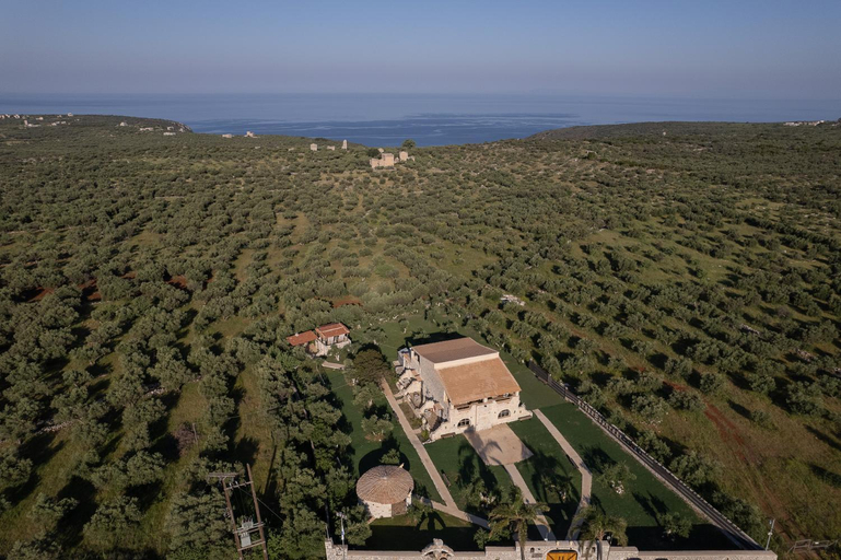 Others 5, Ximitadi Estate, Peloponnese
