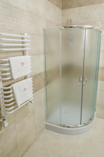 Bathroom 3, Hostynnyy Dvir, Stryis'kyi