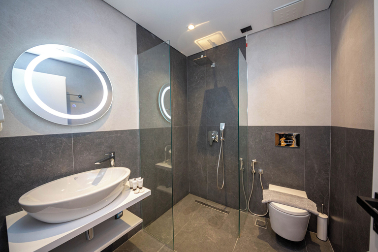 Bathroom 4, Hotel Portanova, Sarandës