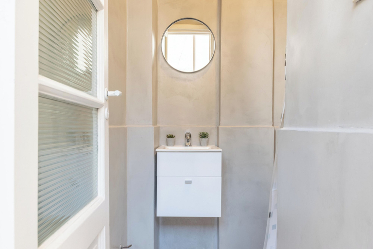 Bathroom 2, MOT Arenales 1900, Distrito Federal