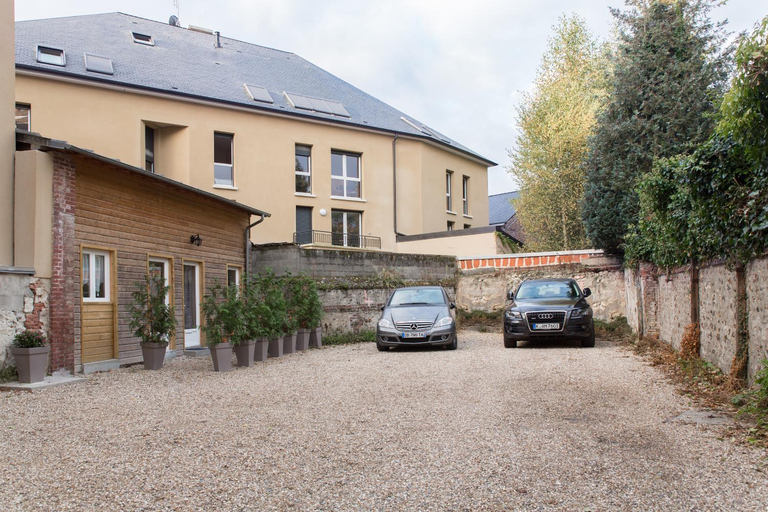 Exterior 14