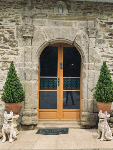 Entrance, La Ville de Mainguy, Morbihan