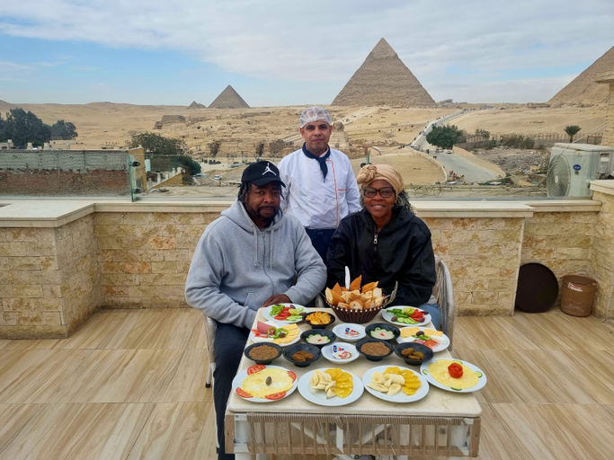 Food & Drinks 4, Rehana Pyramids View, Unorganized in Al Jizah