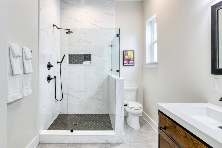 Bathroom 3, 70 Oneida Street, Saint Johns
