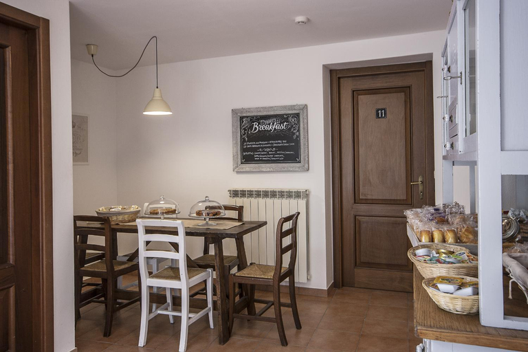 Others 5, Antica Corte, Varese