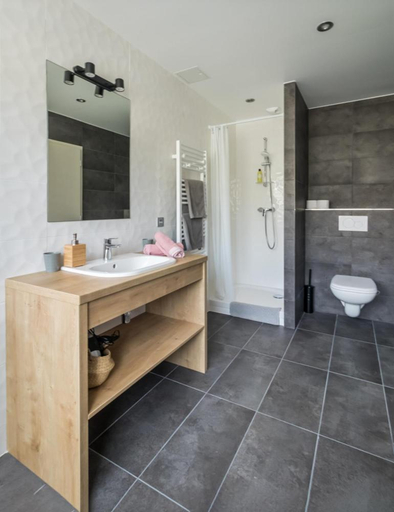 Bathroom 11