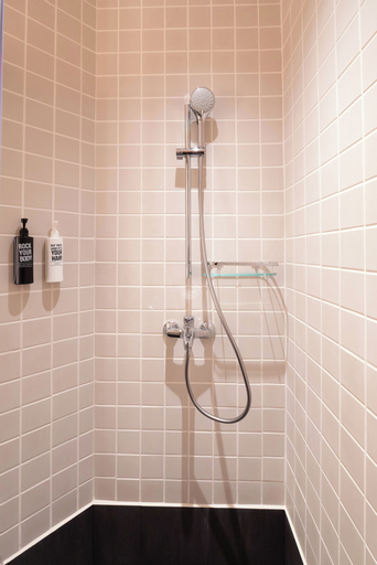 Bathroom 7