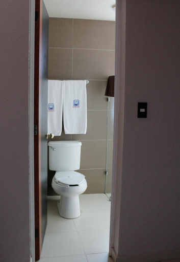 Bathroom 2, Plaza Fontesanta, Tenango del Aire