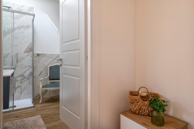 Others 2, Delia's Home, Sassari