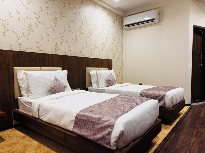 Bedroom 2, Pam Premium Hotel Vadodara, Vadodara