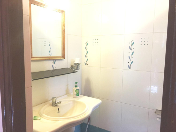 Bathroom 3, 3bhk Duplex Villa With Pool In Candolim by GRStays, North Goa