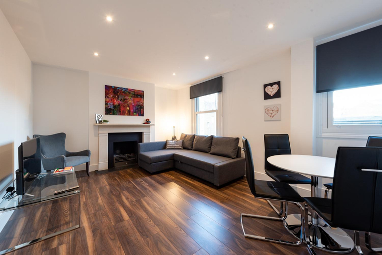 Others 5, Parkside London Apartment (SS3), London