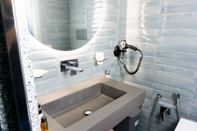 Bathroom 4, Occhi di Napoli, Napoli