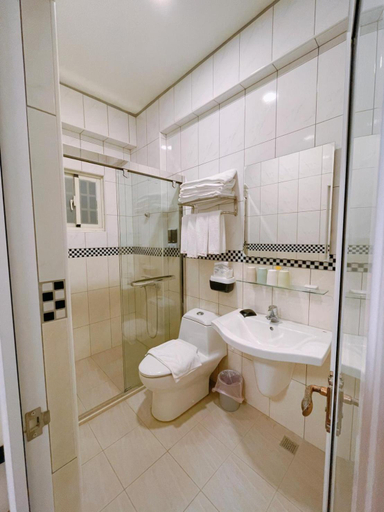 Bathroom 10