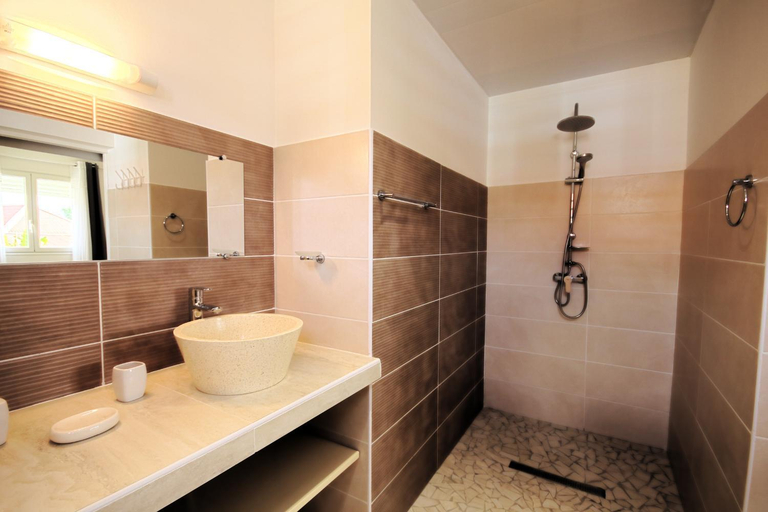 Facilities 2, Modern villa closed to the beach (MQSL16), Basse-Pointe