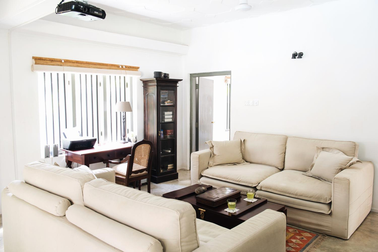Shared lounge/TV area, The Cottage Bentota, Bentota