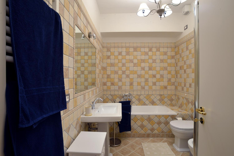 Bathroom 2, Villa Santa Maria Deruta, Perugia