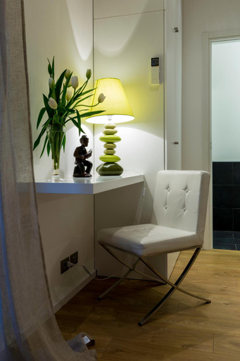 Others 5, Apartment Acero Rosso, La Spezia